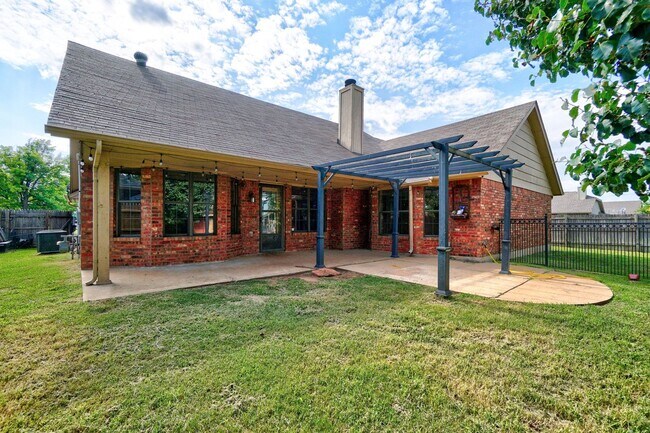 Building Photo - Comfortable Living in Edmond – 3BR with Prime Convenience