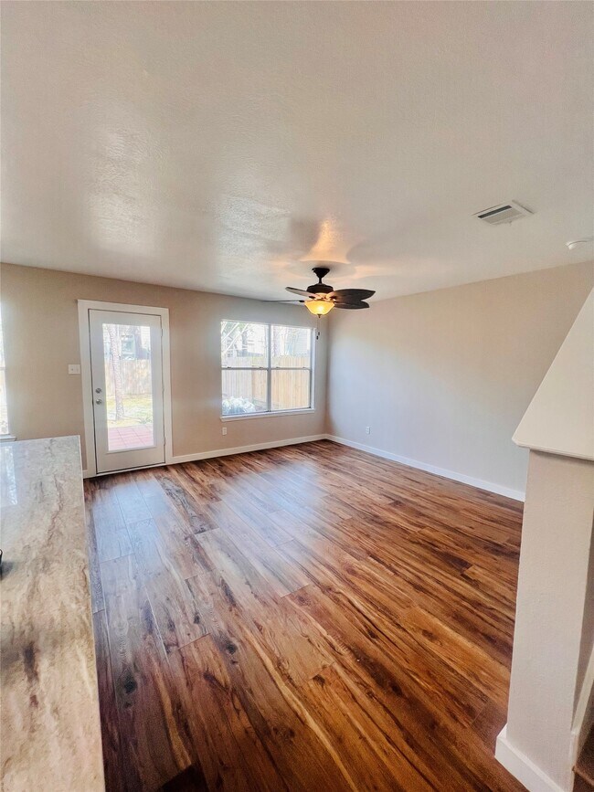 Building Photo - 15 Wineberry Pl