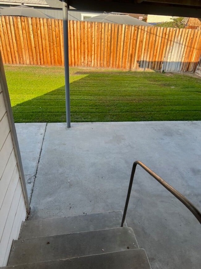 Building Photo - 513 Cypress St