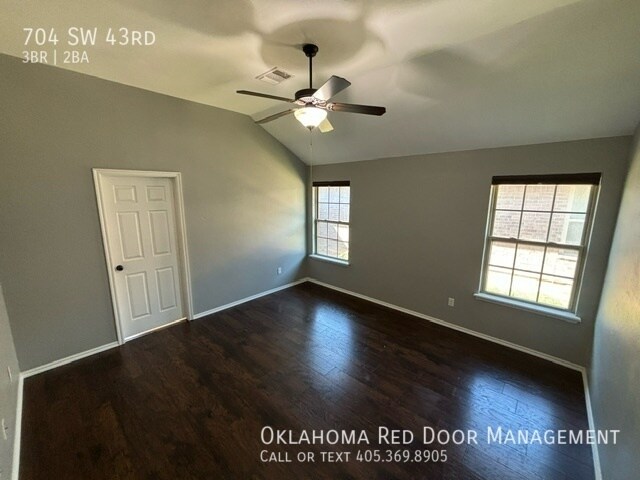 Building Photo - 704 SW 43rd St