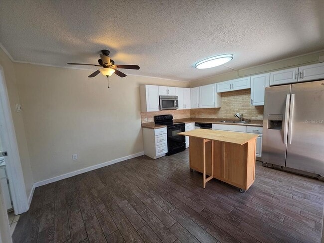 Building Photo - 3824 Saxon Dr