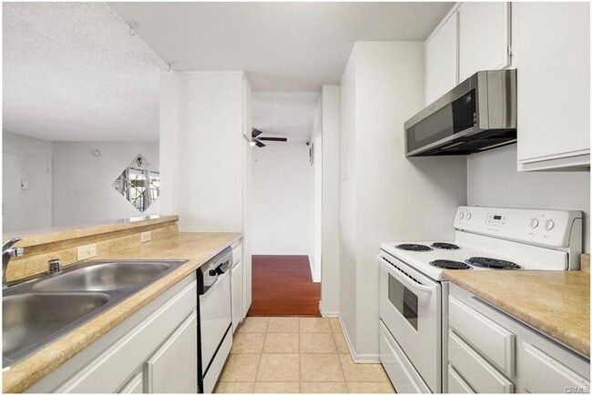 Building Photo - 20930 Parthenia St