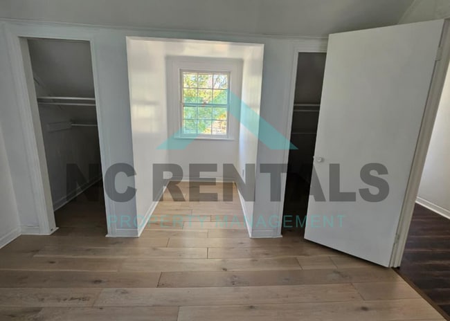 Building Photo - 1006 Panola St