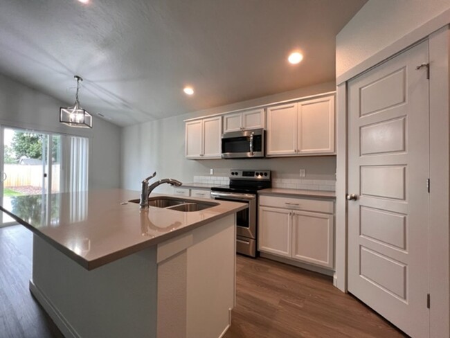 Building Photo - Comfort and Luxury Single Family Home