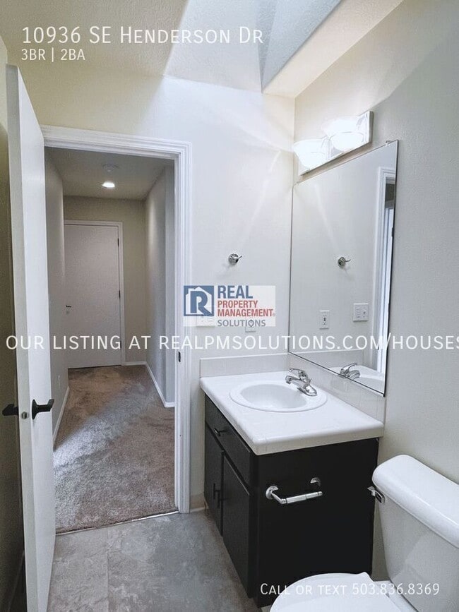 Building Photo - 10936 SE Henderson Dr