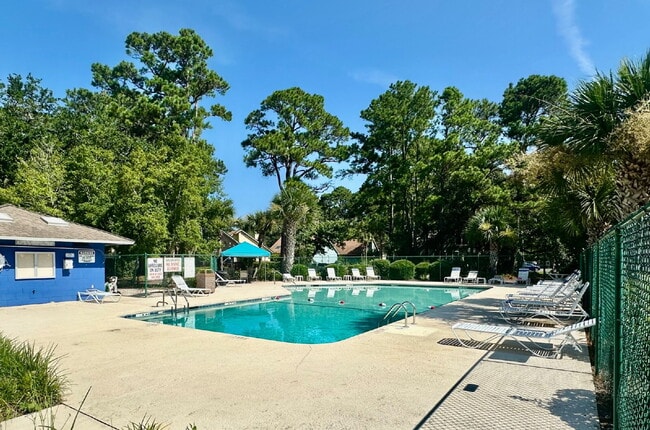 Building Photo - Convenient to Hilton Head, Two Bedroom Tow...