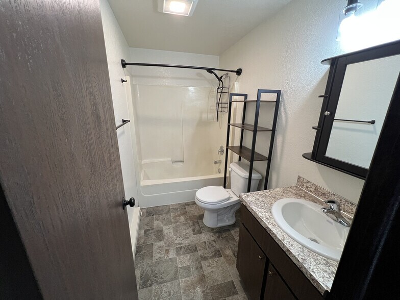 Building Photo - 85 NW Terre View Dr