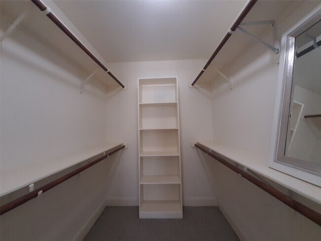 Building Photo - 2945 Sandcastle Ln