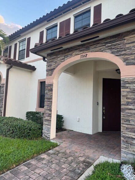 Building Photo - 3368 W 92nd Pl