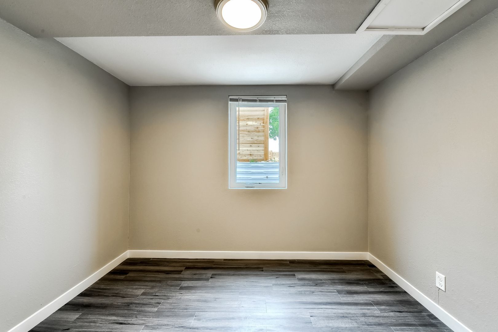 Building Photo - 6045 W Byers Pl