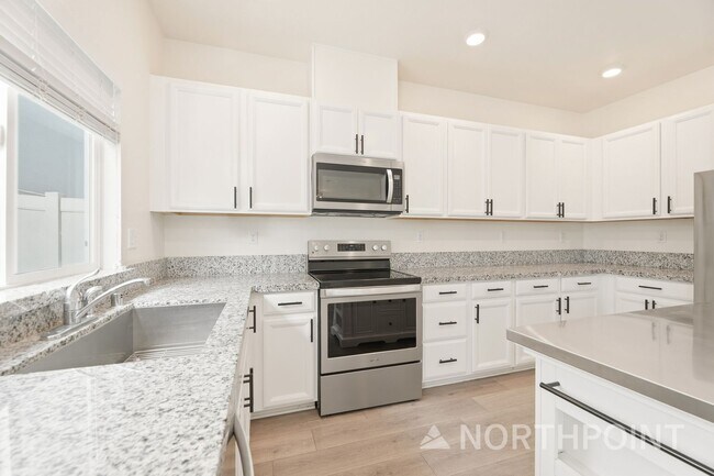 Building Photo - 3 BR/2.5BA | Newly Renovated Single Family Home | 1-Car Covered Parking | Nice backyard