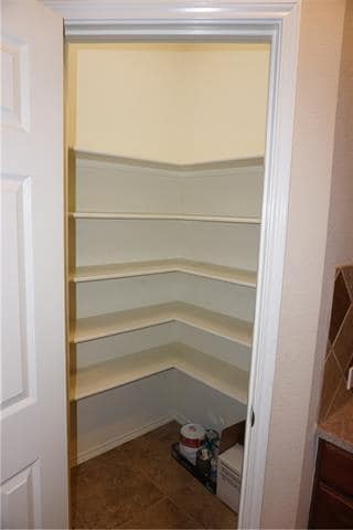 Building Photo - 1433 Ravenwood Dr