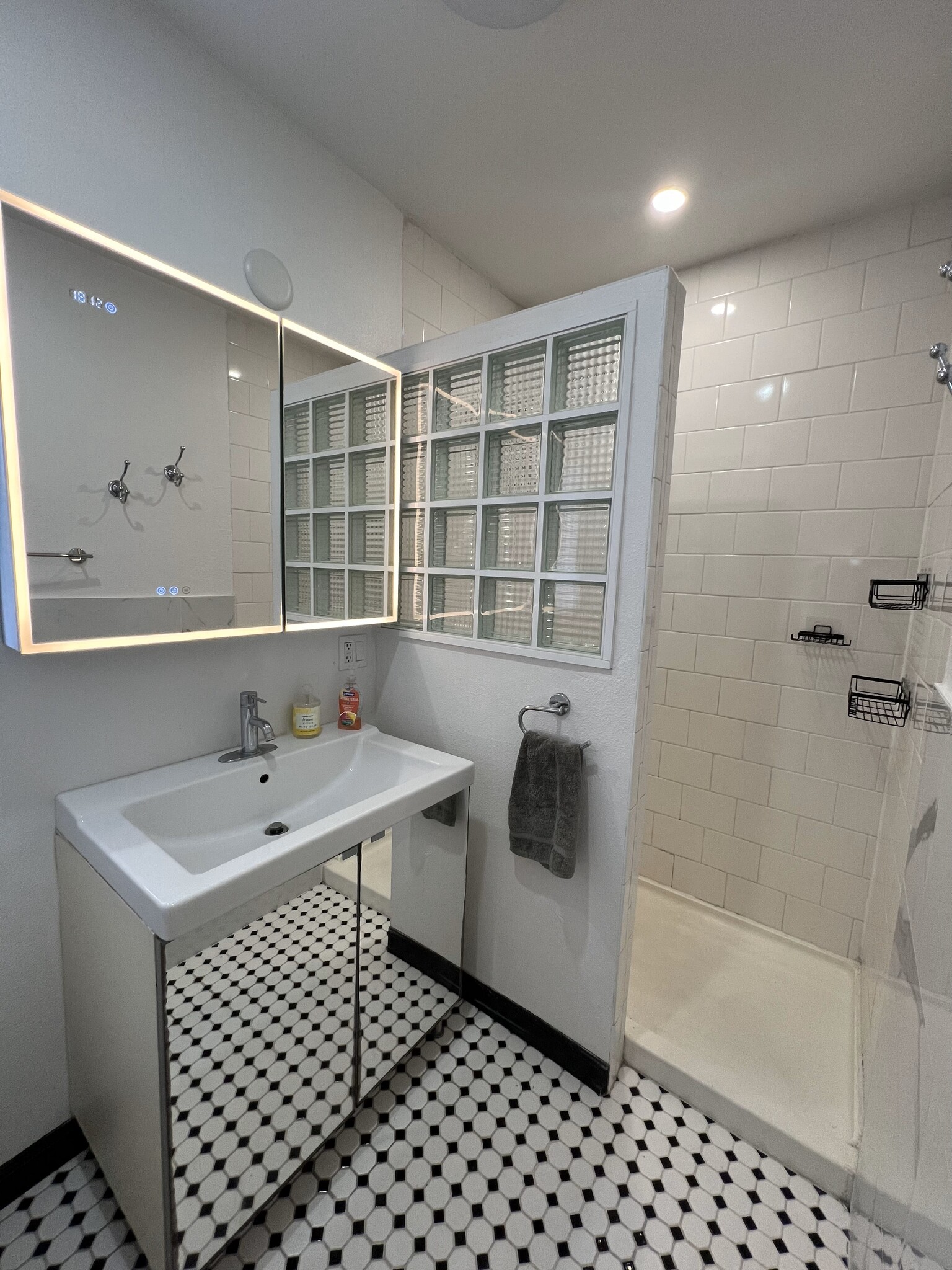 walk-in shower - 3203 30th St