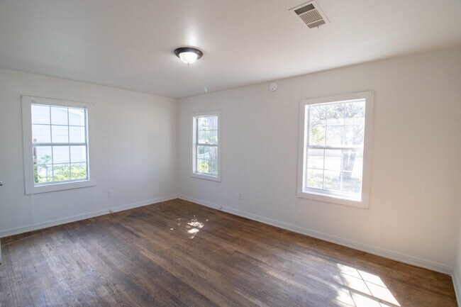 Building Photo - 3306 2nd St
