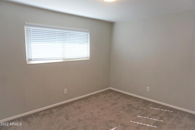 Building Photo - 2209 Golf Links Rd