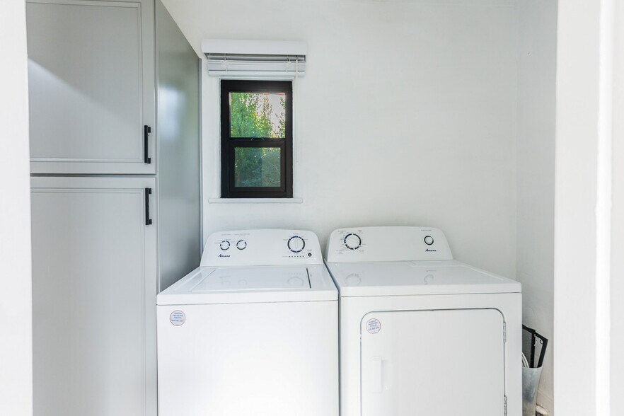 Building Photo - 128 S Harper Ave