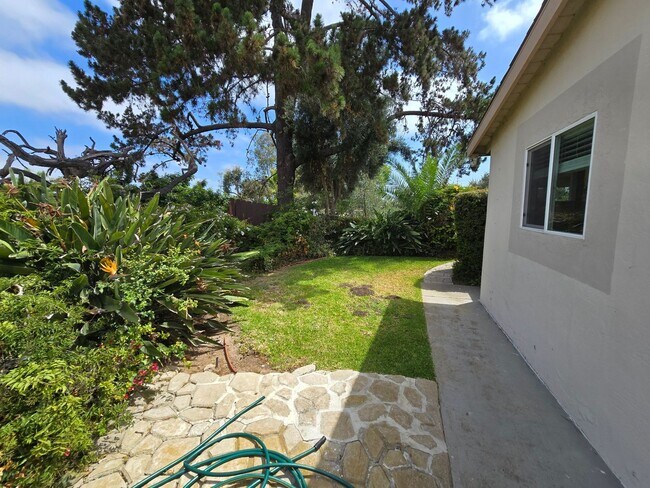 Building Photo - Coconino Ct. 3716-18