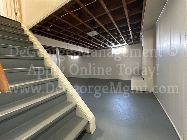 Building Photo - Gorgeous Spacious 4 Bedroom 1.5 Bath Singl...