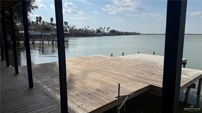 Building Photo - 8504 Lago Vista Dr