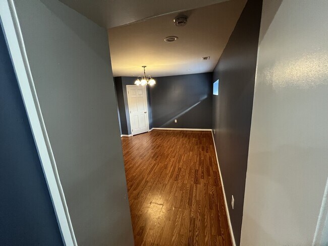 Building Photo - 2308 Ashland