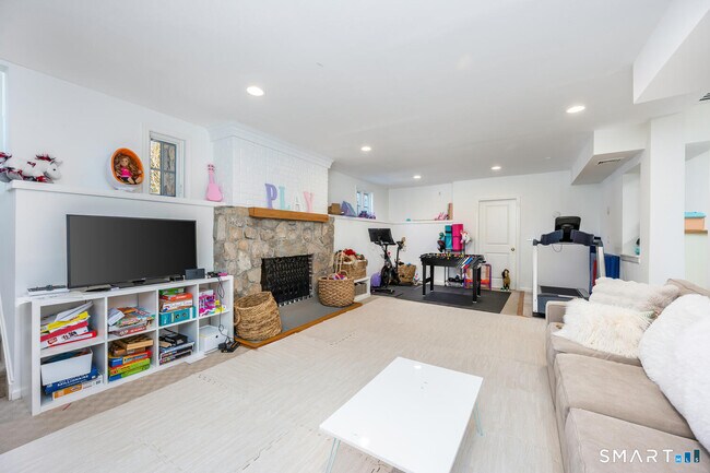 Building Photo - 20 Outlook Dr