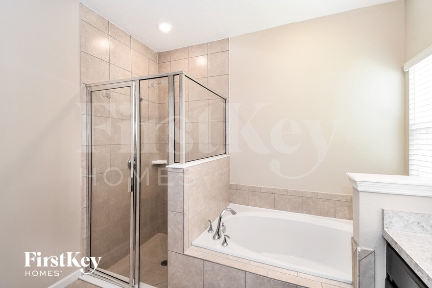 Building Photo - 10963 Haws Ln