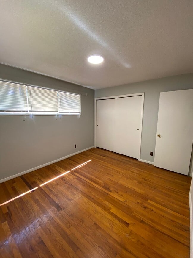 Building Photo - 521 Blendwood Dr