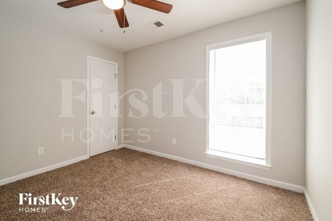 Building Photo - 139 Flagstone Ln