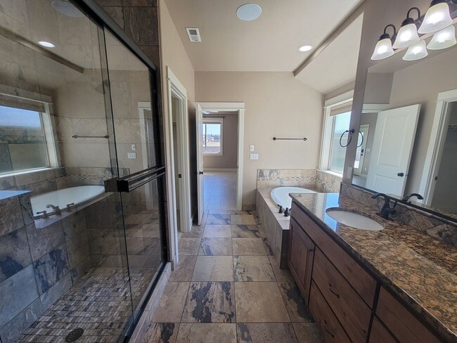 Building Photo - Luxurious 4-Bed Richland Home with Pool, H...