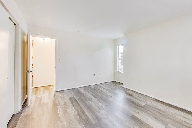 Building Photo - Ground Level Condo in Gaithersburg - 1 bed, 1 bath