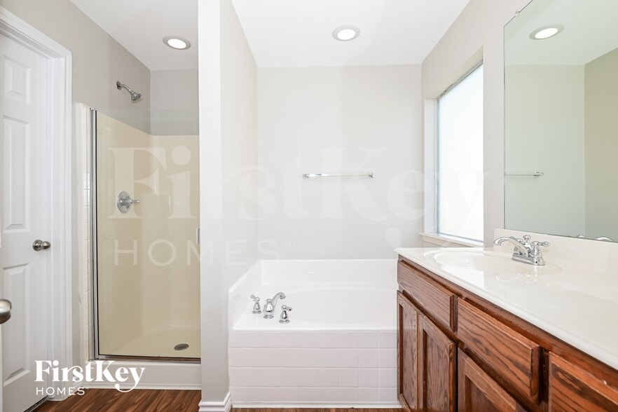 Building Photo - 1309 Honeywood Ln