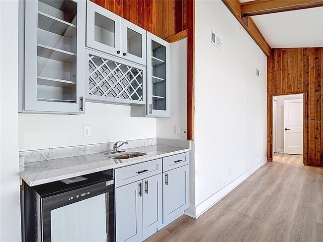 Building Photo - 4072 Belmoor Dr