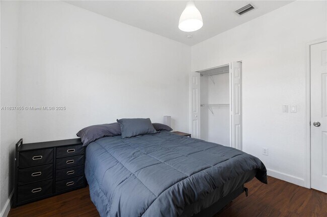 Building Photo - 8618 NW 113th Ct