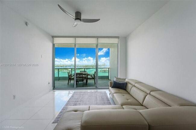 Building Photo - 900 Biscayne Blvd