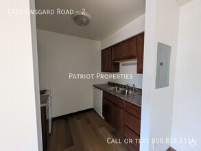 Building Photo - 2 bedroom/ 1 bath apartment in Madison, WI