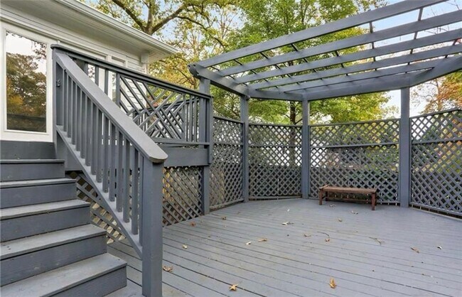 Building Photo - 2512 Brookwood Dr NE