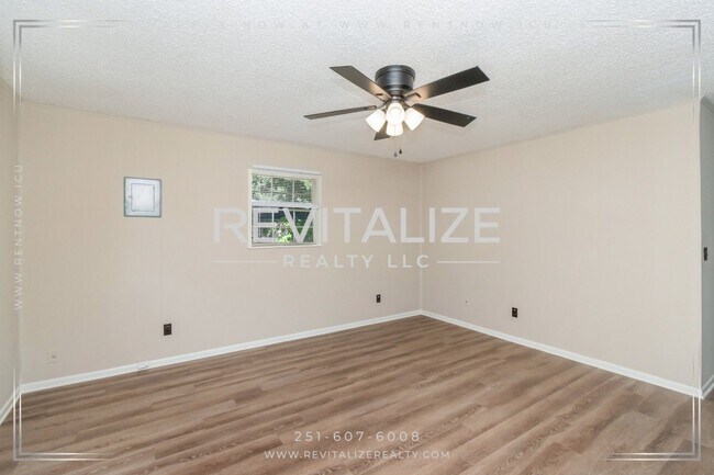 Building Photo - 3 Bedroom Bungalow in Mobile