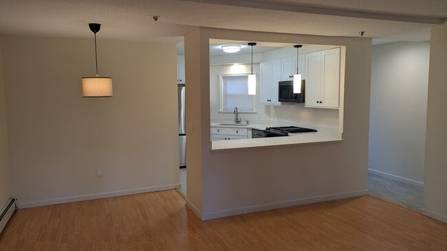 Building Photo - Spacious Three Bedroom Condo (CURRENTLY UNDER CONTRACT)