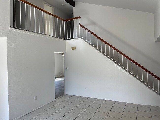 Building Photo - 808 Plaza Flora