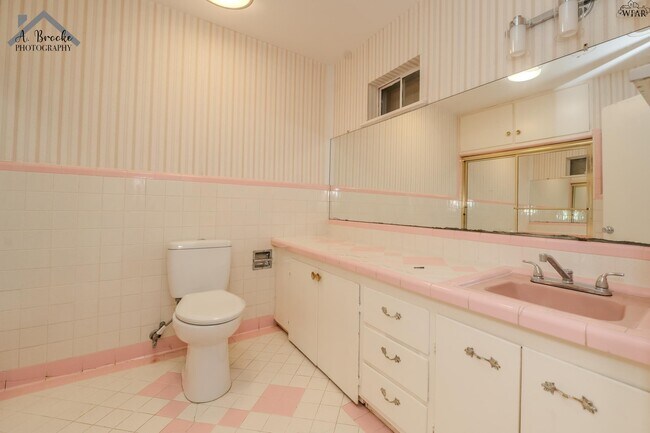 Building Photo - 2725 Devon Rd