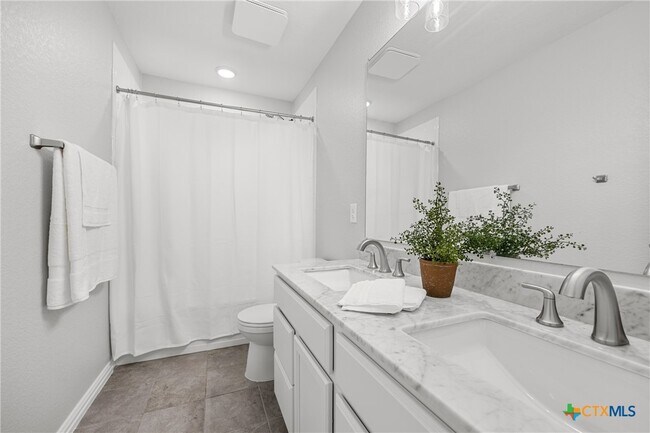 Building Photo - 8706 Hidden Oaks Dr