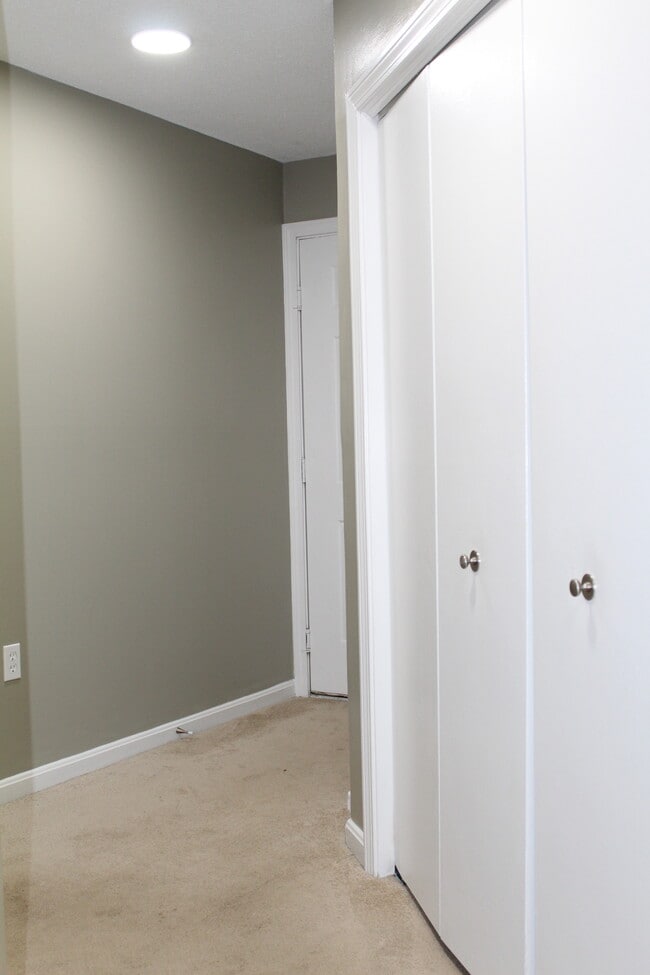 Building Photo - 120 Fisherville Rd