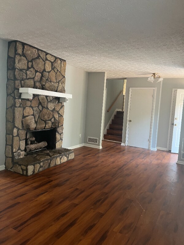 Building Photo - 1675 Oak Ridge Way NW