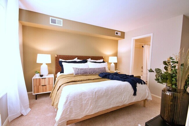 Building Photo - 4117 Landing Dr