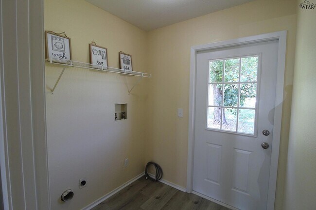 Building Photo - 1218 Christine Rd