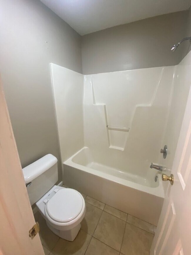 Building Photo - 4914 Pin Oak Dr