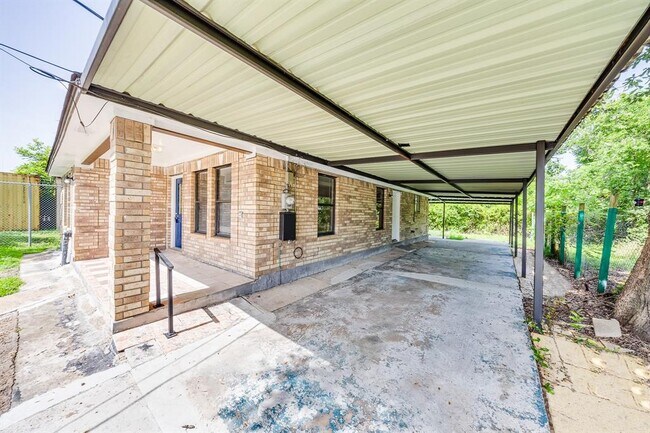 Building Photo - 2711 Chapman St
