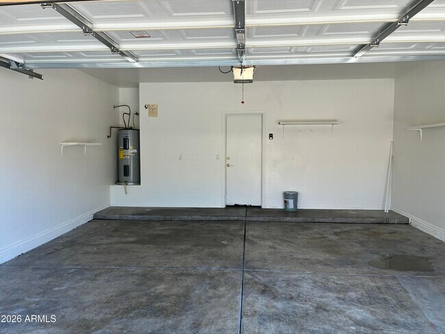 Building Photo - 1909 N 106th Ln