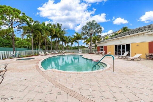 Building Photo - 11041 Gulf Reflections Drive