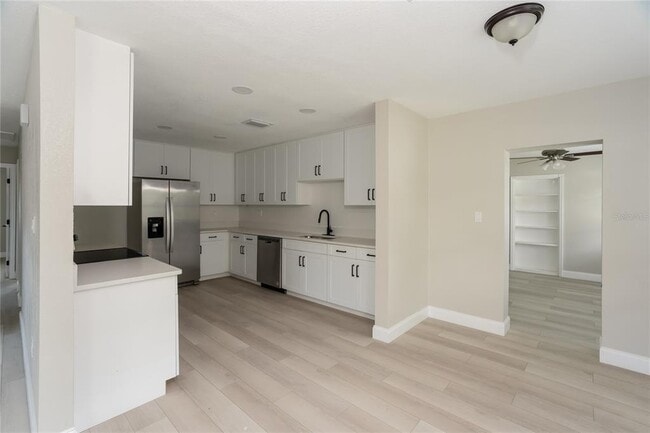 Building Photo - 1310 30th St W